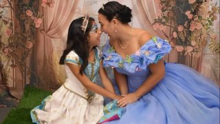 Los juegos de roles en familia ayudan a transmitir valores y configurar identidades desde edades tempranas.